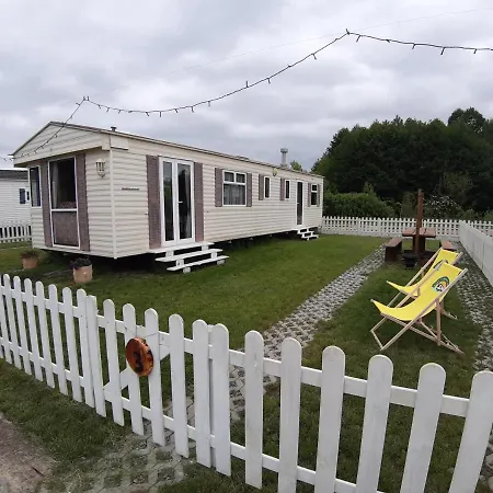 Lary Homes - Dabrowka אכסניה