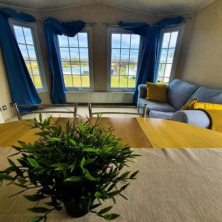 Lary Homes - Dabrowka Orman Evi Gostynin