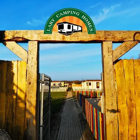 Lary Homes - Dabrowka אכסניה