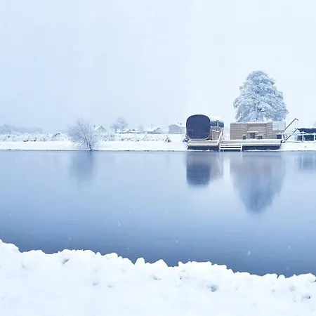 Lary Homes - Dabrowka גוסטנין