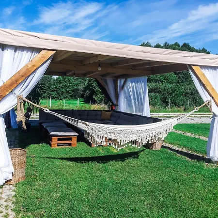 Lary Homes - Dabrowka אכסניה גוסטנין