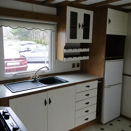 Lary Homes - Dabrowka אכסניה גוסטנין