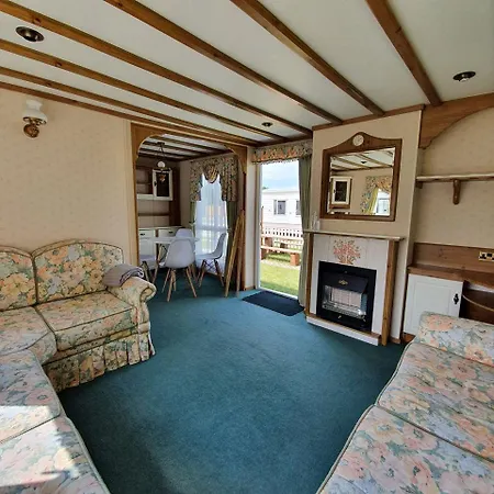 Lary Homes - Dabrowka אכסניה