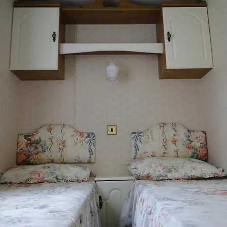 Lary Homes - Dabrowka גוסטנין