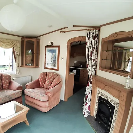 Lary Homes - Dabrowka גוסטנין