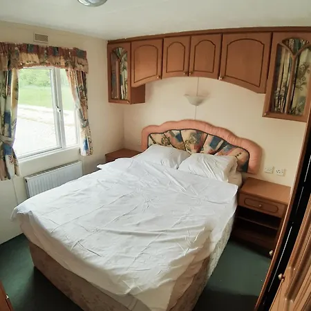 Lary Homes - Dabrowka אכסניה *