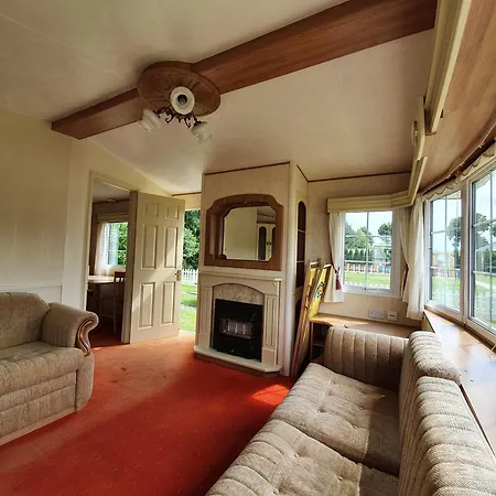 אכסניה Lary Homes - Dabrowka