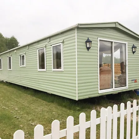 Lary Homes - Dabrowka גוסטנין